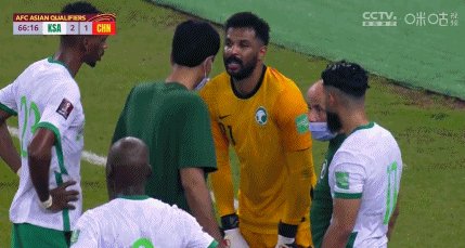 1634064941435068817.gif 门将受伤.gif